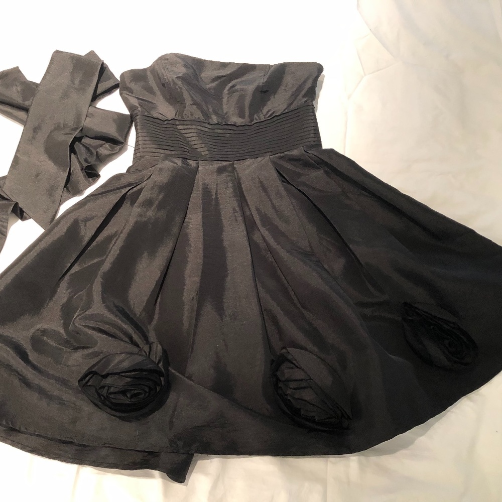Girls dress Twenty One size small,black with roses